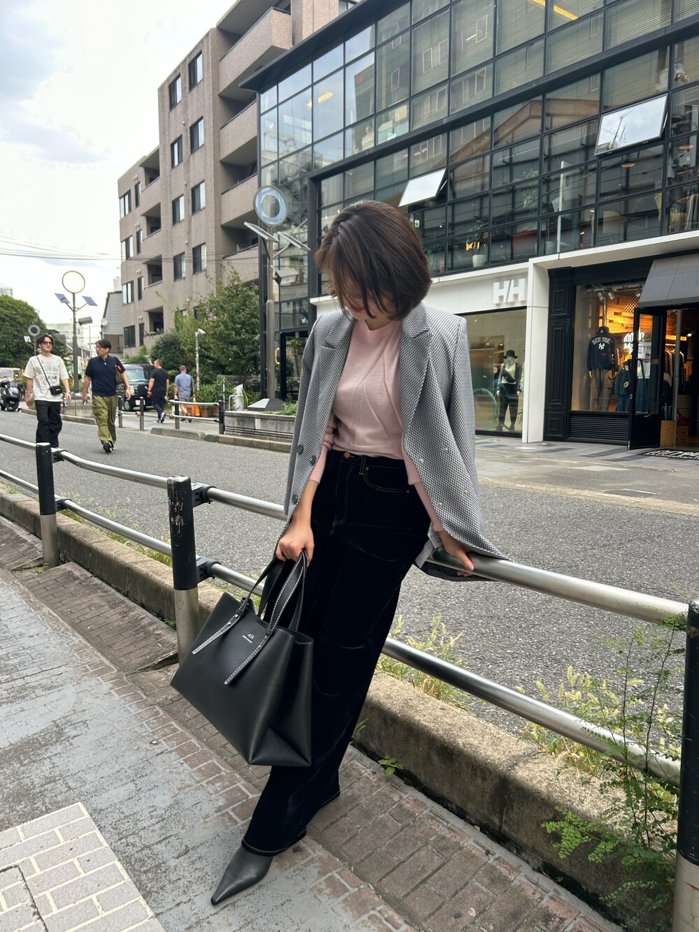 「armaniexchange、AXchanger、AXchange、AXCatStreet」｜「ARMANI EXCHANGEのアイテム（ジャケット/アウター、グレー系）」を使った、Kotoko.Iさん（レディース・161cm）の冬コーディネートの1枚目の写真