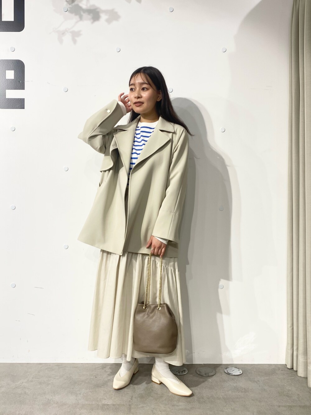 「秋服まるっと大公開、初秋コーデ、大人カジュアル、ラクチンコーデ、大人ガーリー、ママファッション、ベージュ、ホワイトコーデ、ロングスカート、おでかけコーデ」｜「NANO universeのクリアコットンボーダーカットトップス（Tシャツ/カットソー、ブルー系）」を使った、nano4410さん（レディース・160cm）の秋コーディネートの1枚目の写真