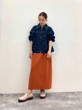 「HIMIKO（ヒミコ）のアイテム（ローファー）」を使った、JUNNA さん（レディース・148cm）の秋コーディネート