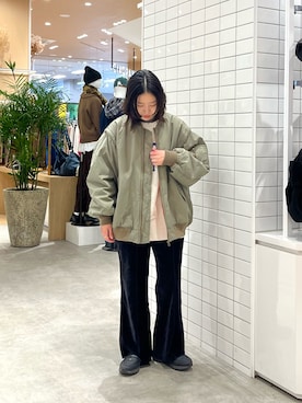 「アイテム（MA-1）」を使った、Natsukiさん（レディース・156cm）の秋コーディネート