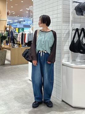 「CIAOPANIC TYPY（チャオパニックティピー）の【3サイズ展開】デニムバレルイージーパンツ（デニムパンツ、ブルー系）」を使った、Natsukiさん（レディース・156cm）の春コーディネート