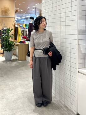 「スラックスパンツ」｜「アイテム（アクセサリー）」を使った、Natsukiさん（レディース・156cm）の秋コーディネート