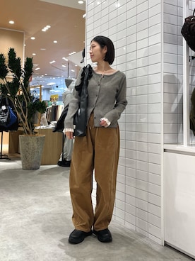 「アイテム（その他パンツ、イエロー系）」を使った、Natsukiさん（レディース・156cm）の秋コーディネート