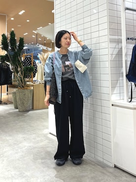 「CIAOPANIC TYPY（チャオパニックティピー）の∴柔らか袖リブデニムシャツ（シャツ/ブラウス、ブルー系）」を使った、Natsukiさん（レディース・156cm）の秋コーディネート