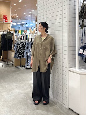 「アイテム（タンクトップ、イエロー系）」を使った、Natsukiさん（レディース・156cm）の夏コーディネート
