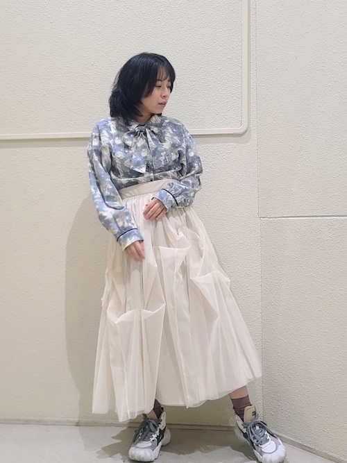 ブラウス シャツ ボウタイ付きアシンメトリー柄シャツ レディース