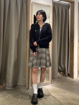 インバーテッドプリーツスカートを使った人気ファッション