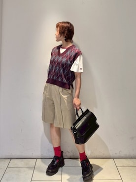 「アイテム（ベスト、レッド系）」を使った、NICOLE CLUB staffさん（レディース・156cm）の秋コーディネート