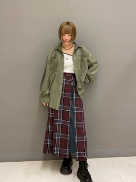 「アイテム（タンクトップ）」を使った、NICOLE CLUB staffさん（レディース・150cm）の秋コーディネート