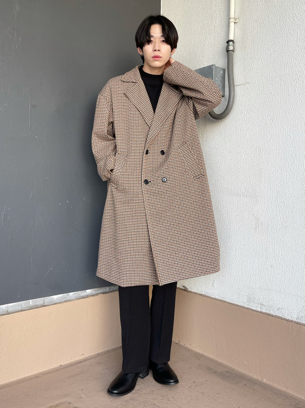 「シンプルコーデ、春コーデ、コート、スラックス、ビッグシルエット、オトナカジュアル、きれいめカジュアル、WEGO、ootd、プチプラ、ブーツ」｜「WEGOのWEGO/ヒールブーツ（ブーツ、ブラック系）」を使った、r0i2k0i6さん（メンズ・178cm）の春コーディネートの1枚目の写真