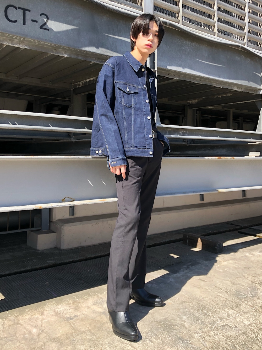 「シンプル、カジュアルコーデ、WEGO、プチプラ、デニムジャケット、スラックス、きれいめカジュアル、ootd、大人コーデ、プチプラコーデ、カジュアル、韓国ファッション、ブーツ、デニム」｜「WEGOのWEGO/ヒールブーツ（ブーツ、ブラック系）」を使った、r0i2k0i6さん（メンズ・178cm）の春コーディネートの1枚目の写真