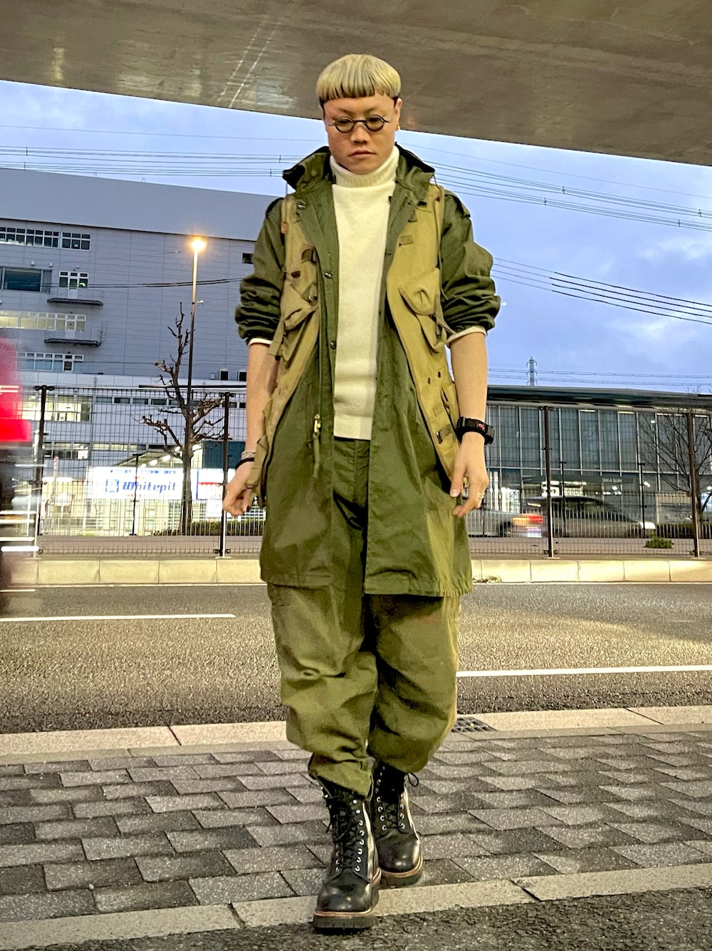 「ミリタリー、M-51、ファッションを楽しもう、ベスト、カーゴパンツ、ミリタリーコーデ、vintage」｜「VINTAGEのアイテム（カーゴパンツ、グリーン系）」を使った、YUNさん（メンズ・180cm）の春コーディネートの1枚目の写真