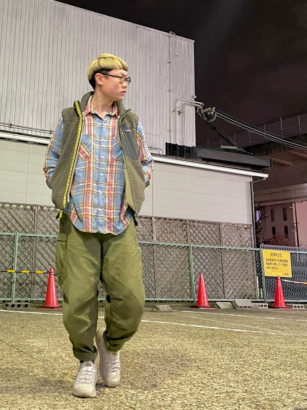 「古着MIX、M-65、ミリタリー、アメカジ、メガネ男子、古着」｜「patagoniaのpatagonia [パタゴニア] キッズ レトロX ベスト（ベスト、グリーン系）」を使った、YUNさん（メンズ・180cm）の春コーディネートの1枚目の写真