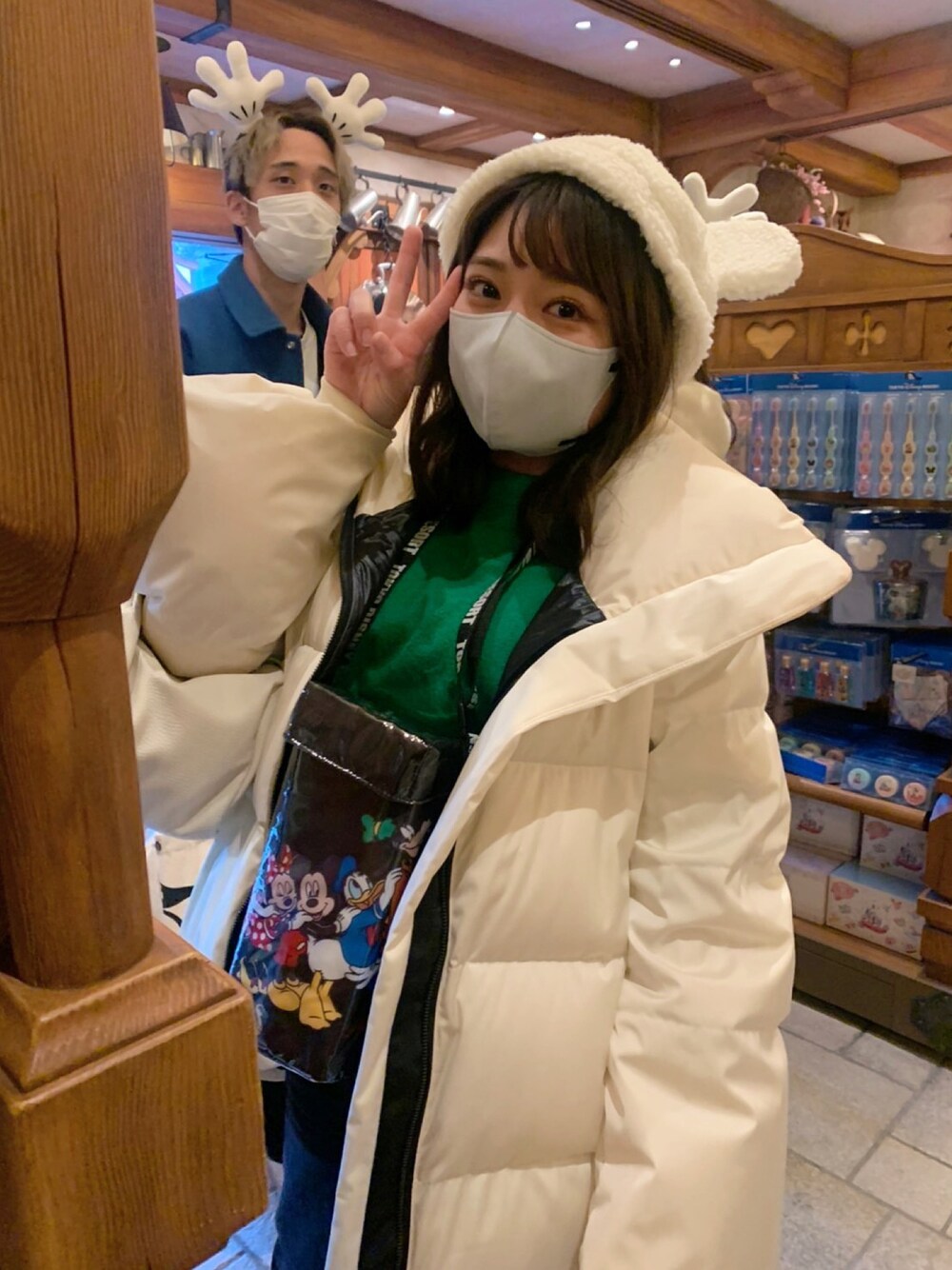 「低身長、低身長コーデ、ディズニーコーデ、冬コーデ」｜「UNIQLOのアイテム（ダウンジャケット/コート、ホワイト系）」を使った、ujnacocoさん（レディース・148cm）の夏コーディネートの1枚目の写真