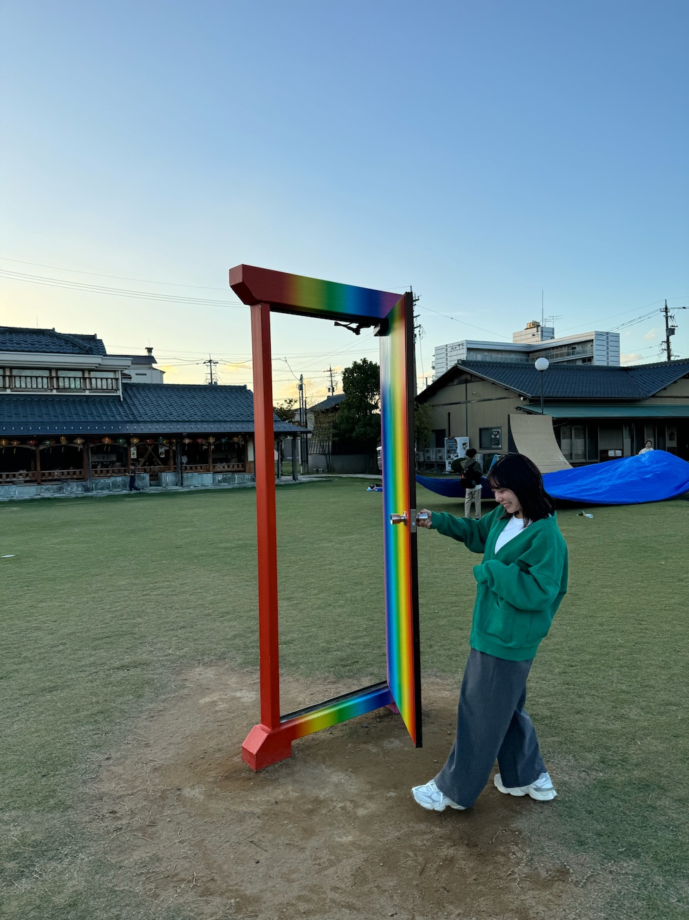 「旅行コーデ、秋コーデ、低身長、低身長コーデ、ぽっちゃりコーデ」｜「GUのアイテム（スラックス、グレー系）」を使った、ujnacocoさん（レディース・148cm）の秋コーディネートの1枚目の写真