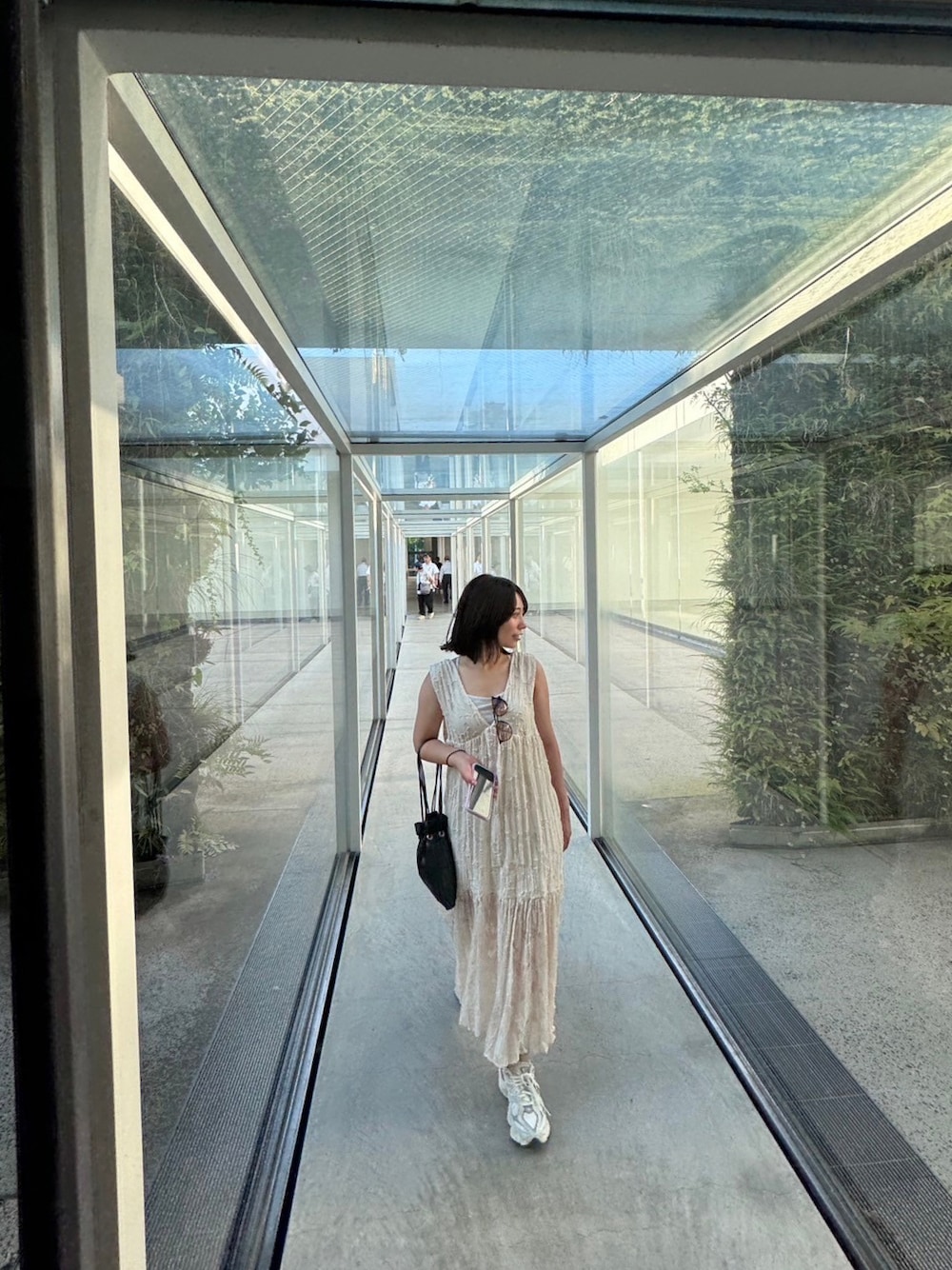 「低身長、低身長コーデ、夏コーデ、美術館コーデ、お出かけコーデ、デートコーデ、旅行、ぽっちゃりコーデ」｜「Kastaneの【低身長向けサイズあり】シアージャガードレースノースリワンピース（ワンピース、ホワイト系）」を使った、ujnacocoさん（レディース・148cm）の夏コーディネートの1枚目の写真