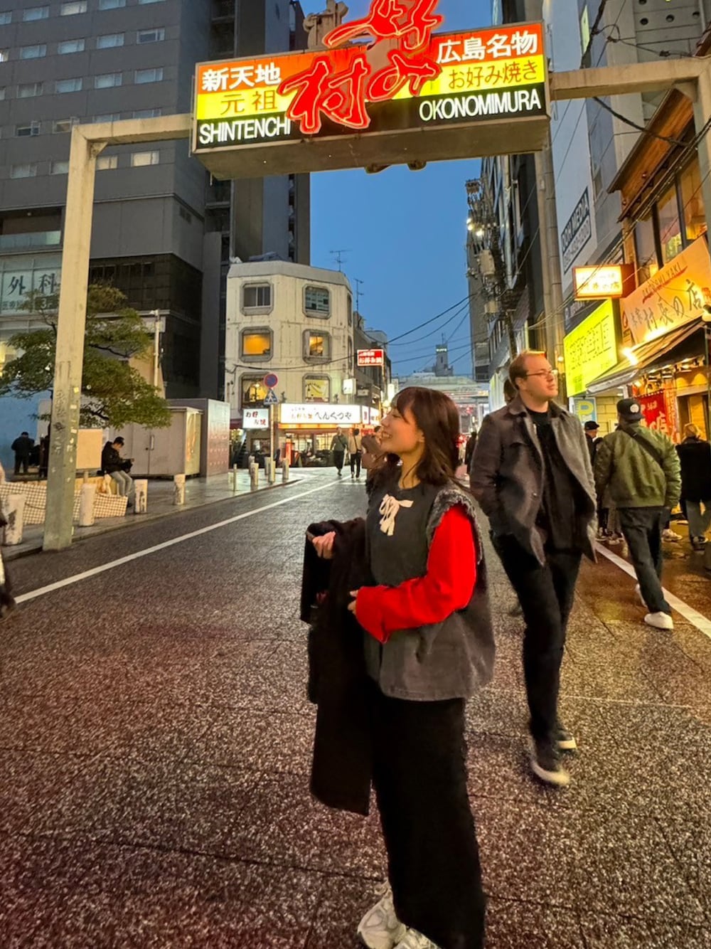 「低身長、低身長コーデ、旅行コーデ、ベスト、春コーデ、ぽっちゃりコーデ」｜「NEW BALANCEの90/60（スニーカー、ホワイト系）」を使った、ujnacocoさん（レディース・148cm）の夏コーディネートの1枚目の写真