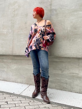 「Desigual（デシグアル）のFloral tie dye cardigan / フローラルタイダイカーディガン（カーディガン/ボレロ、レッド系）」を使った、Desigual心斎橋STAFFさん（レディース・162cm）の秋コーディネート