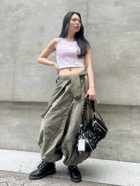 「Desigual（デシグアル）のシルバーチャーム付きギャザーハンドル ミディアムショルダーバッグ（Shoulderbag、ブラック系）」を使った、Desigual心斎橋STAFFさん（レディース・163cm）の夏コーディネート