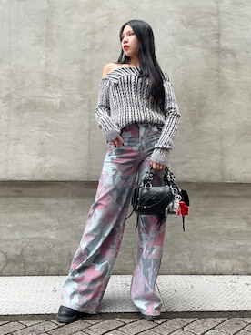 「Desigual（デシグアル）のContrast off-shoulder ribbed knit / コントラストオフショルダーリブニット（ニット/セーター、ブラック系）」を使った、Desigual心斎橋STAFFさん（レディース・162cm）の秋コーディネート
