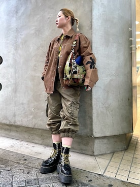 「Desigual（デシグアル）のSunflower graphic crew neck sweater / サンフラワーグラフィッククルーネックセーター（ニット/セーター、ブラック系）」を使った、Desigual心斎橋STAFFさん（レディース・162cm）の秋コーディネート