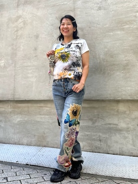 「Desigual（デシグアル）の"It's not the same"グラフィティTシャツ【2026秋冬新作】（T Shirts、ホワイト系）」を使った、Desigual心斎橋STAFFさん（レディース・163cm）の夏コーディネート