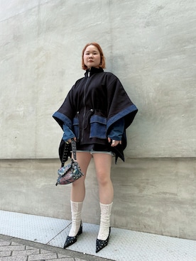 「アイテム（ポンチョ）」を使った、Desigual心斎橋STAFFさん（レディース・162cm）の秋コーディネート