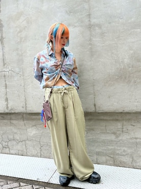 「アイテム（財布）」を使った、Desigual心斎橋STAFFさん（レディース・156cm）の秋コーディネート