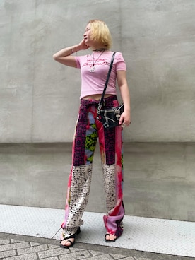 「Desigual（デシグアル）のパッチ付きフルイドパンツ（その他パンツ、レッド系）」を使った、Desigual心斎橋STAFFさんの春コーディネート
