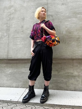 「Desigual（デシグアル）のカーゴカプリパンツ（その他パンツ、ブラック系）」を使った、Desigual心斎橋STAFFさんの春コーディネート