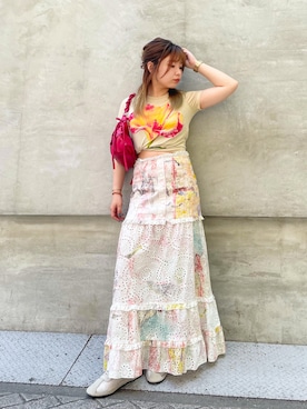 「Desigual（デシグアル）の大輪フラワープリント クルーネック半袖Tシャツ（T Shirts、ベージュ系）」を使った、Desigual心斎橋STAFFさん（レディース・163cm）の夏コーディネート