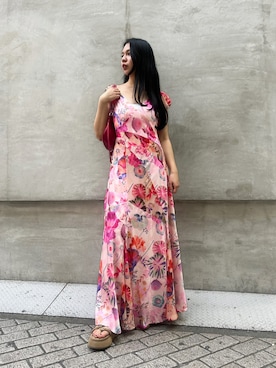 「Desigual（デシグアル）の【Desigual x Christian Lacroix】フラワープリントVネックミディドレス（ワンピース、レッド系）」を使った、Desigual心斎橋STAFFさんの春コーディネート