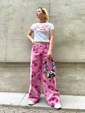 「Desigual（デシグアル）の【Desigual × Nicki Nicole】「BOYS LIE」メッセージ×エンジェルモチーフ 半袖Tシャツ  2026年春夏 新作（Tシャツ/カットソー、ホワイト系）」を使った、Desigual心斎橋STAFFさんの春コーディネート