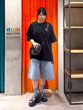 「PBLIM（ページボーイリム）の《UNISEX》ワイドハーフパンツ　レオパード/リアルツリー（デニムパンツ、ブルー系）」を使った、Sakiさん（レディース・156cm）の春コーディネート