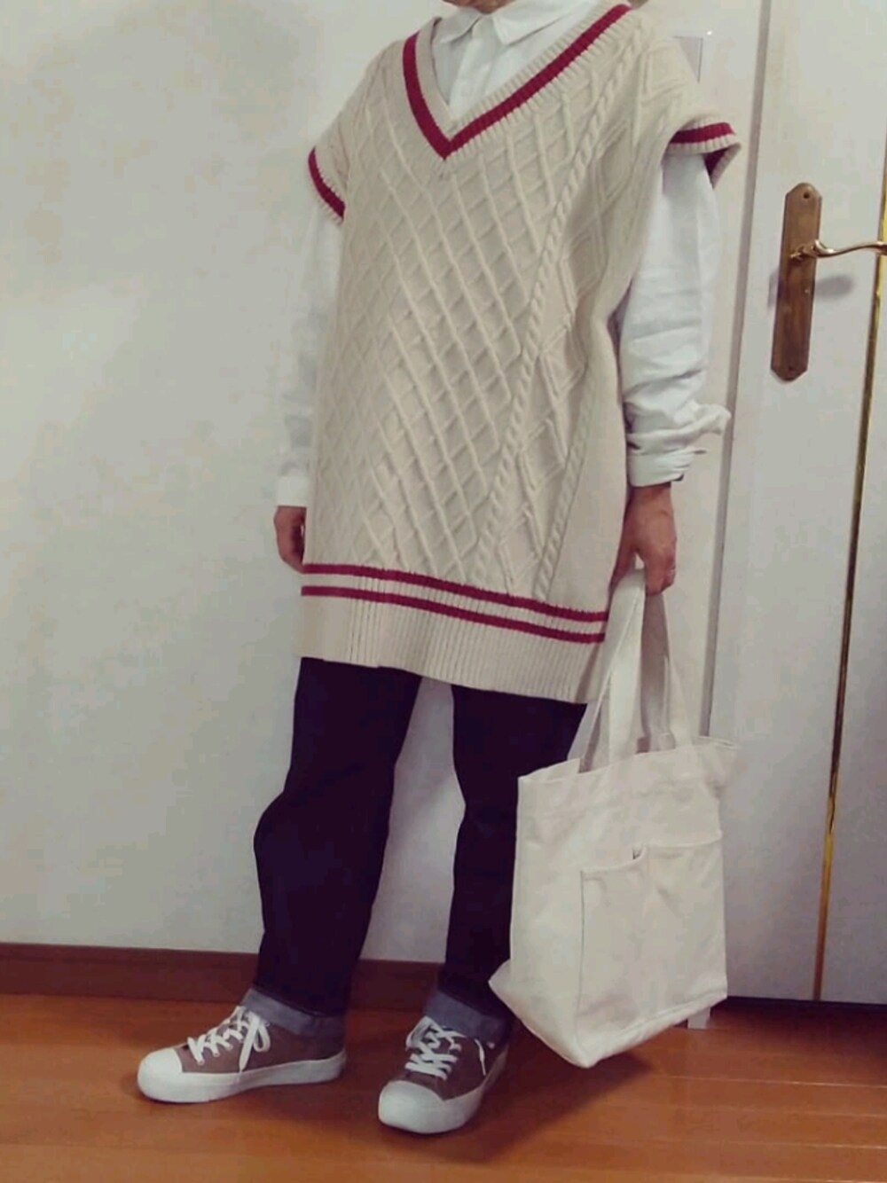 「ニット、デニムパンツ、プチプラコーデ、低身長、カジュアルコーデ、今日のコーデ、おしゃれさんと繋がりたい」｜「SpRay PREMIUMのアイテム（ベスト、ベージュ系）」を使った、cocomil2020さん（レディース・148cm）の秋コーディネートの1枚目の写真