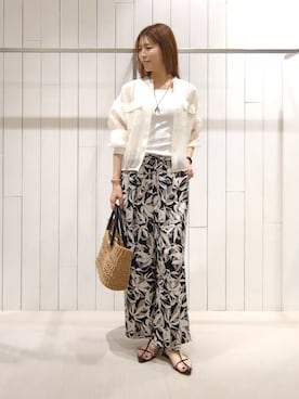 「INDIVI（インディヴィ）の【トレンド／2WAY】裾ドロスト付きシアーブラウスブルゾン（シャツ/ブラウス、ホワイト系）」を使った、SHOさん（レディース・173cm）の夏コーディネート
