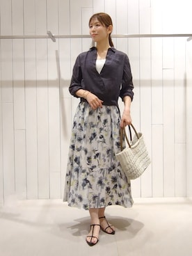 「INDIVI（インディヴィ）の【接触冷感／2WAY】カシュクールリネンシャツ（シャツ/ブラウス、グレー系）」を使った、SHOさん（レディース・173cm）の夏コーディネート