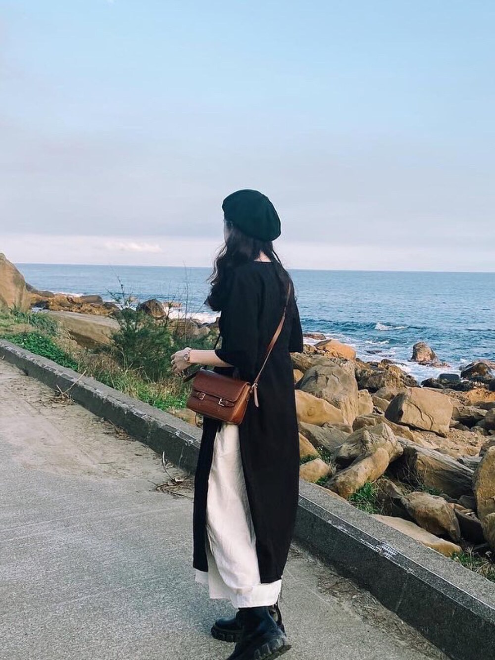 「oversize、日系極簡、洋裝、基礎款、黑白搭配、夏、ootd」｜「af.fordのアイテム（シャツワンピース、ブラック系）」を使った、茜Akane🍧さん（レディース・165cm）の夏コーディネートの1枚目の写真