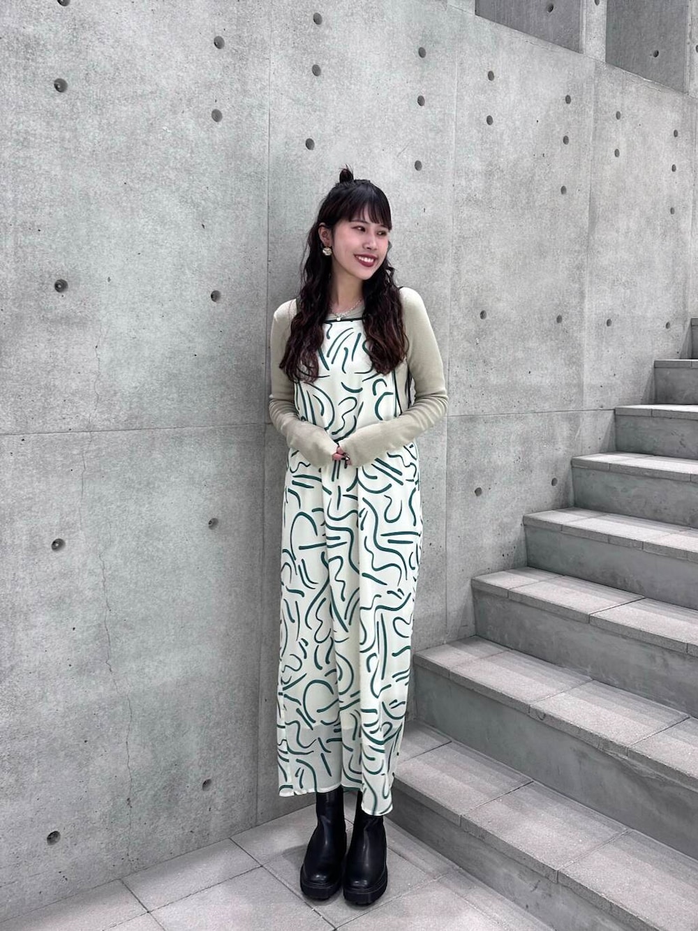 「アーバンリサーチ、大人カジュアル、ニット、URBANRESEARCH、newarrival、高身長コーデ、春カラーコーデ、urbanresearchkyoto」｜「URBAN RESEARCHのタンクソールサイドゴアブーツ（ブーツ、ブラック系）」を使った、茜Akane🍧さん（レディース・165cm）の春コーディネートの1枚目の写真