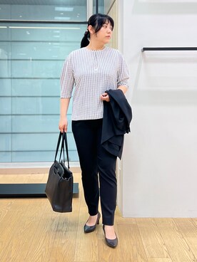 「INDIVI（インディヴィ）の【さらに軽く軽快！／着る日傘】ノーカラージャケット（ノーカラージャケット、ブラック系）」を使った、shimaさん（レディース・156cm）の春コーディネート