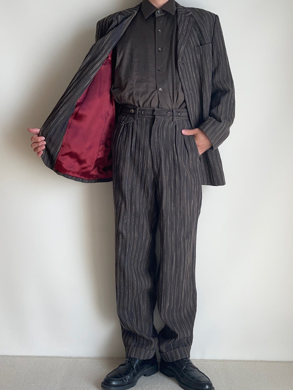 「古着、古着MIX、古着コーデ」｜「Paul Smith COLLECTIONのアイテム（スーツパンツ、グレー系）」を使った、shirotori46さん（メンズ・176cm）の冬コーディネートの1枚目の写真