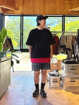 「EKAL（エカル）のハイゲージニットTシャツ（針織衫、ブラック系）」を使った、いづみさん（レディース・163cm）の夏コーディネート