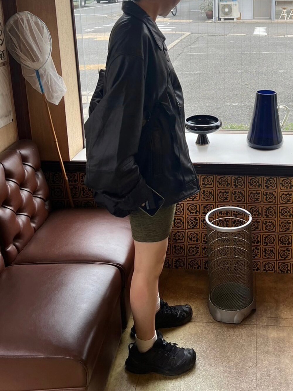 「SALOMON、GORE-TEX、サロモン、レザージャケット、vintage、古着、古着コーデ」｜「VINTAGEのアイテム（その他アウター、ブラック系）」を使った、sawaさん（レディース・160cm）の秋コーディネートの1枚目の写真