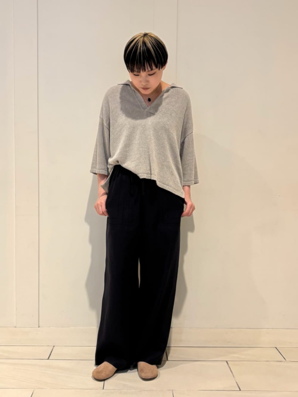 「TOMORROWLAND、トゥモローランド、GALERIE VIE、sisi joia、JVAM、リネンパンツ、リネンニット、スキッパーニット、大人カジュアル」｜「GALERIE VIEのリネンリリヤーン スキッパープルオーバー（ニット/セーター、ベージュ系）」を使った、Sakai_TOMORROWLANDさん（レディース・161cm）の春コーディネートの1枚目の写真