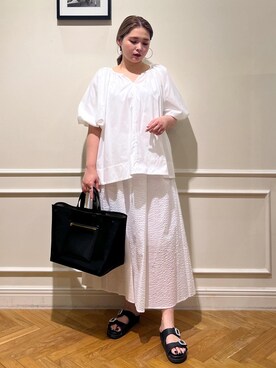 「ROPE'（ロペ）の【エディター三尋木奈保さんコラボ】前後2WAY華やぎバルーンスリーブブラウス【雑誌掲載】（シャツ/ブラウス）」を使った、TOMさん（レディース・168cm）の夏コーディネート