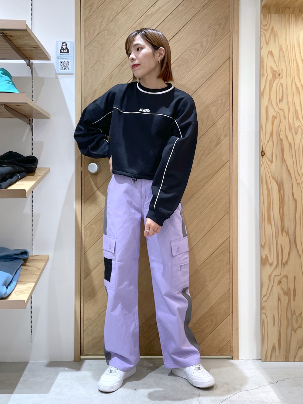 X-girlのスウェットを使った「ショート丈トップス」の人気ファッション