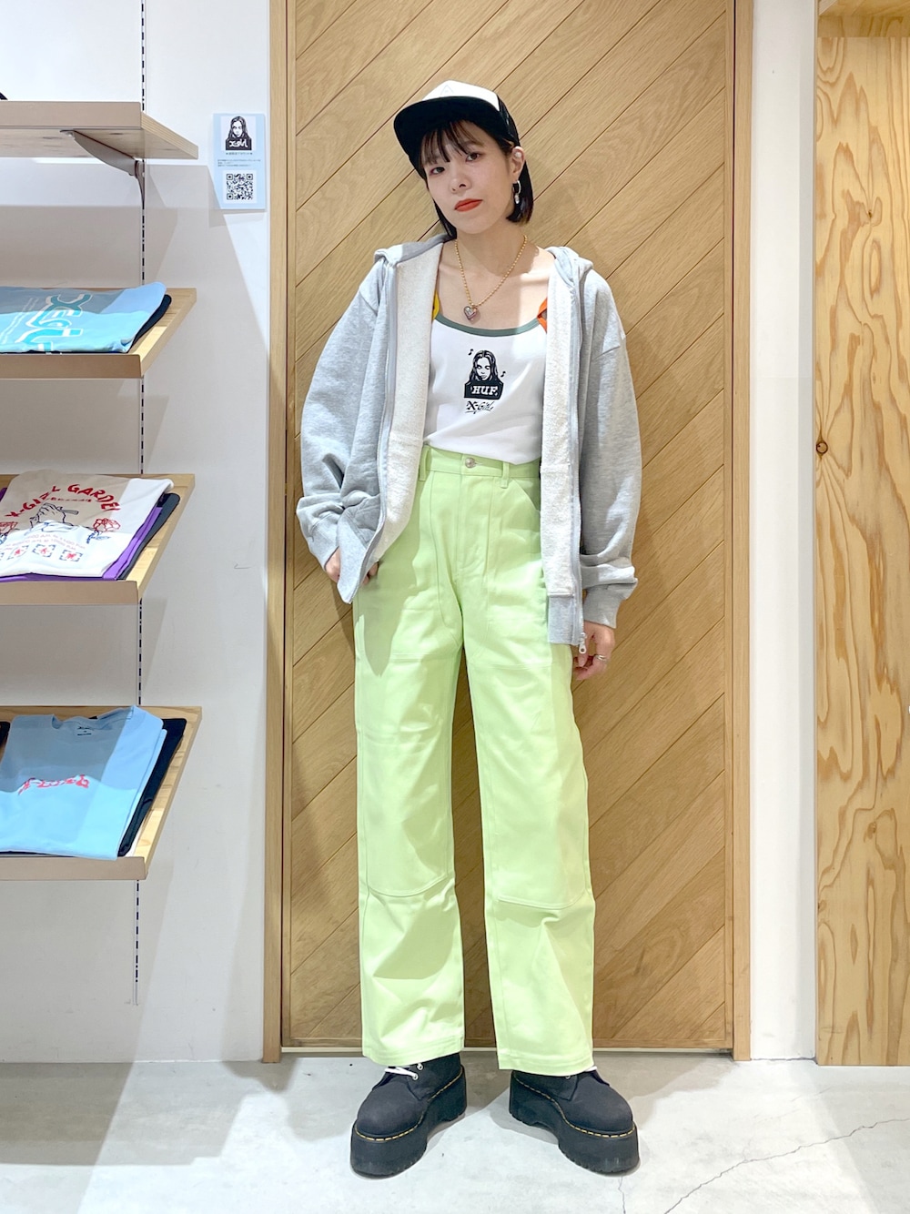 X-girlのアイテムを使った「グリーンパンツ」の人気ファッション