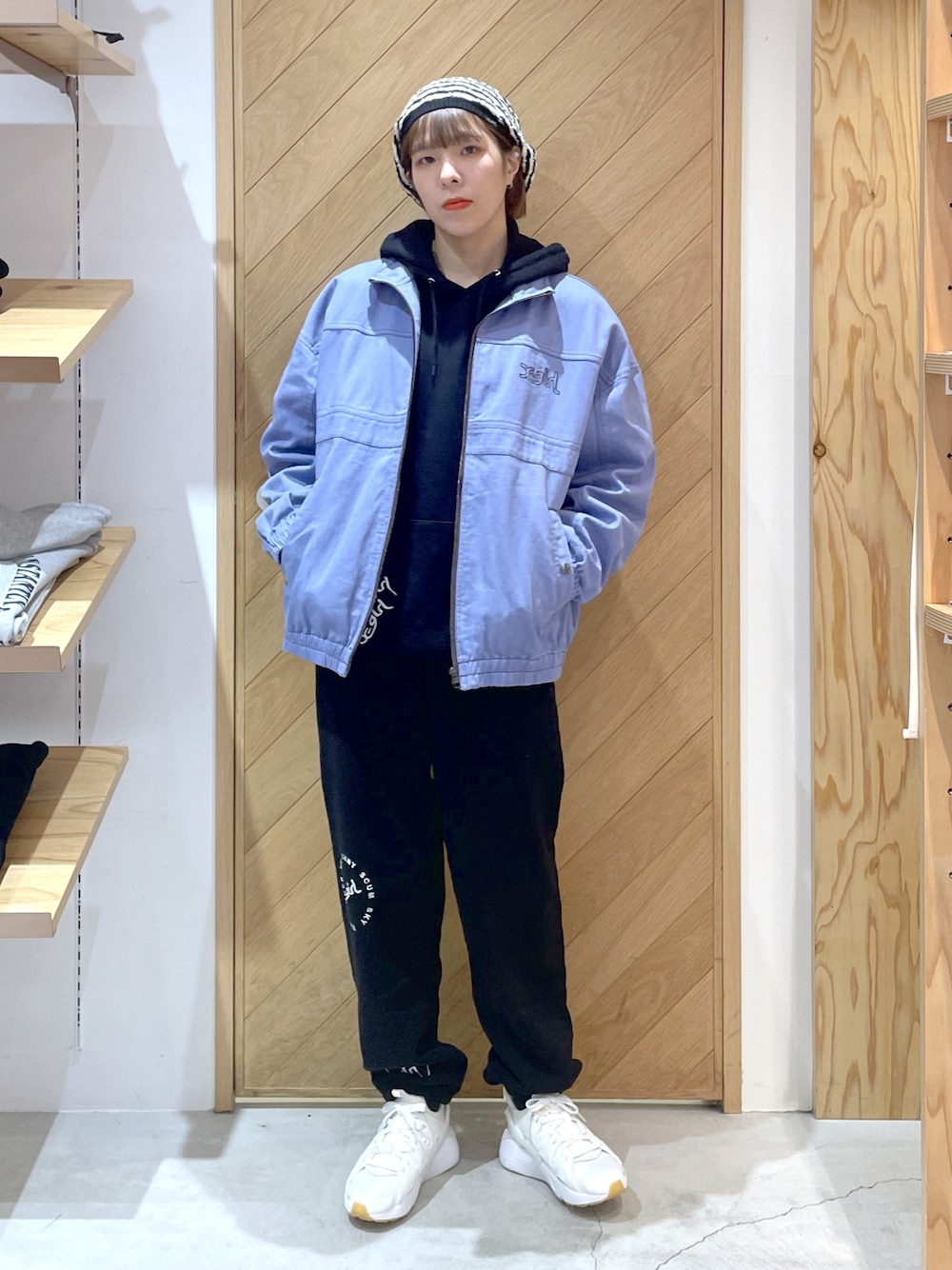 「xgirl、Xgirl_ootd、ベレー帽、ワークジャケット、スウェット、スウェットパンツ、スウェットセットアップ、セットアップ、ハラチ、カジュアルコーデ、楽チンコーデ」｜「X-girlのSTRIPED KNIT BERET（ハンチング/ベレー帽、ブラック系）」を使った、mikuさん（レディース・162cm）の冬コーディネートの1枚目の写真