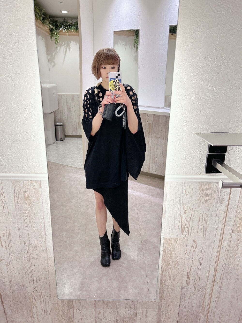 「MM6 Maison Margielaのアイテム（スカート、ブラック系）」を使った、nya1210mさん（レディース・153cm）の夏コーディネートの1枚目の写真