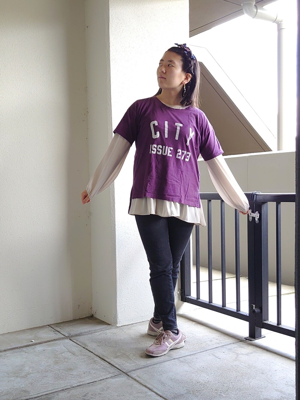「レイヤードスタイル、低身長、メチャカリ」｜「Samantha Thavasaのアイテム（Tシャツ/カットソー、パープル系）」を使った、ゆうなさん（レディース・152cm）の春コーディネートの1枚目の写真
